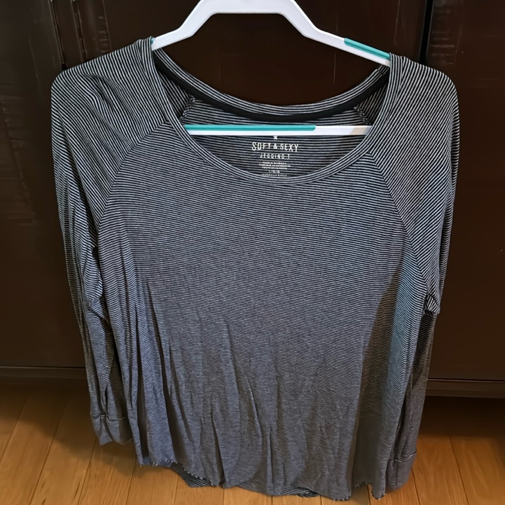 American Eagle long sleeve jegging tee